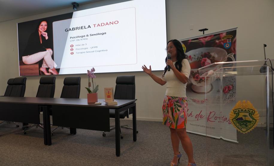 PMPR promove encontro “Chá de Rosas” e debate identidade feminina entre policiais militares