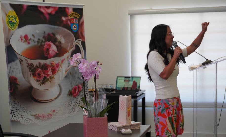 PMPR promove encontro “Chá de Rosas” e debate identidade feminina entre policiais militares