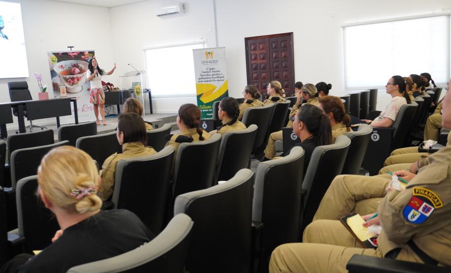 PMPR promove encontro “Chá de Rosas” e debate identidade feminina entre policiais militares