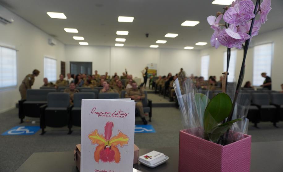 PMPR promove encontro “Chá de Rosas” e debate identidade feminina entre policiais militares