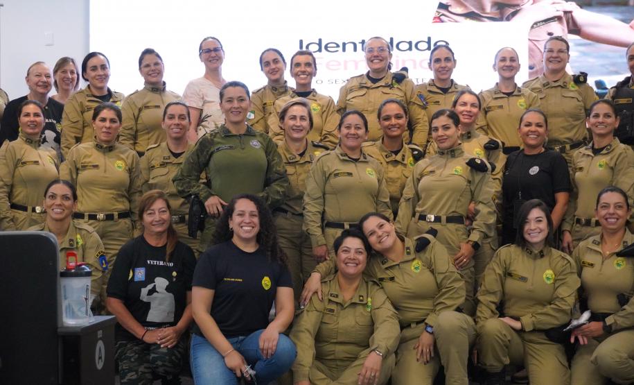 PMPR promove encontro “Chá de Rosas” e debate identidade feminina entre policiais militares
