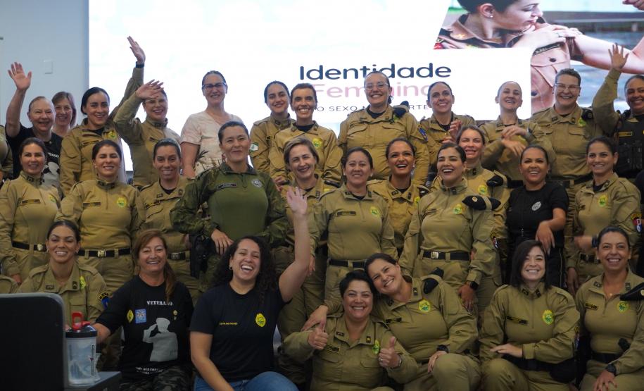 PMPR promove encontro “Chá de Rosas” e debate identidade feminina entre policiais militares
