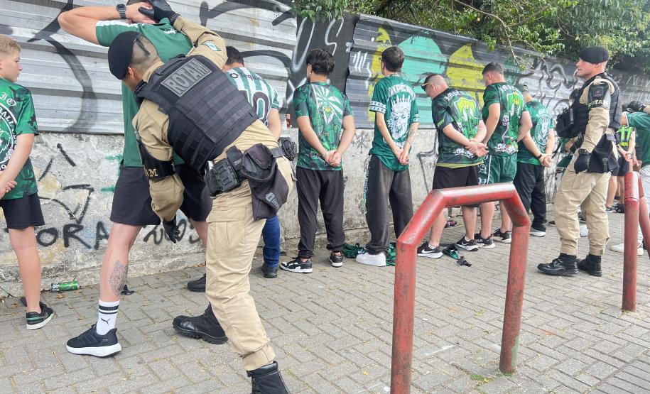 A atuação da PMPR teve início ainda nas primeiras horas da manhã, com reforço no policiamento desde as 8h até as 22H