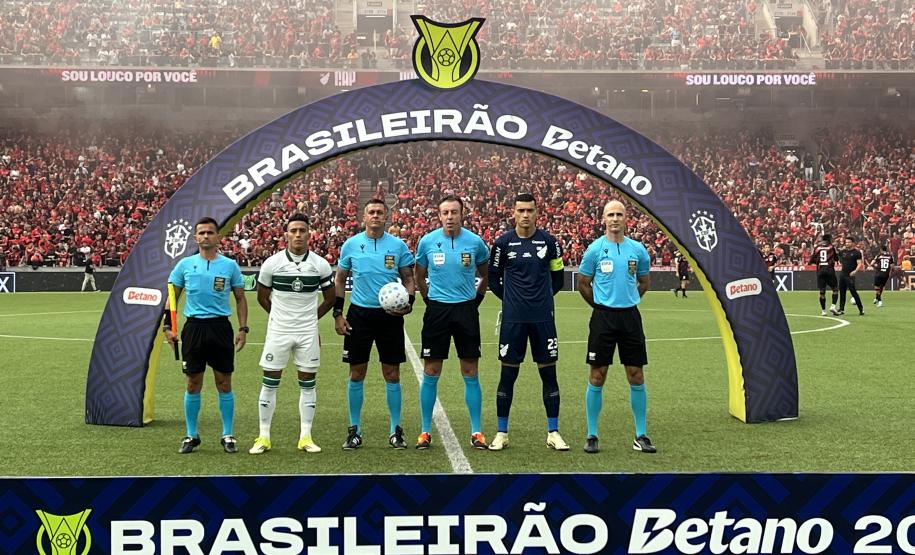 A atuação da PMPR teve início ainda nas primeiras horas da manhã, com reforço no policiamento desde as 8h até as 22H