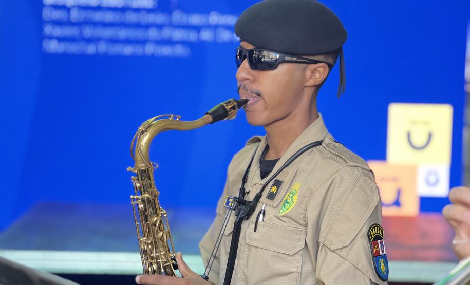 A participação reforça o papel da Polícia Militar do Paraná (PMPR) para além da segurança pública, atuando também como agente de integração social e cultural