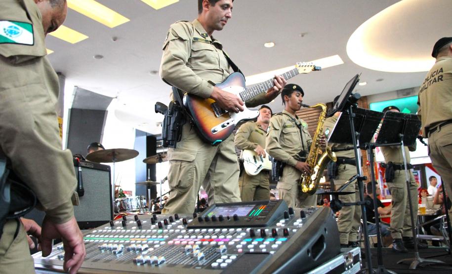 PMPR e Forças de Segurança Intensificam Ações de Proteção à Mulher durante evento da SESP no Shopping Estação