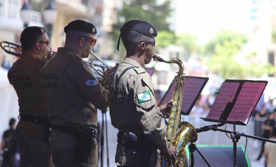A participação reforça o papel da Polícia Militar do Paraná (PMPR) para além da segurança pública, atuando também como agente de integração social e cultural