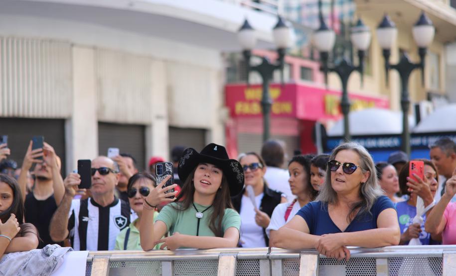 A participação reforça o papel da Polícia Militar do Paraná (PMPR) para além da segurança pública, atuando também como agente de integração social e cultural