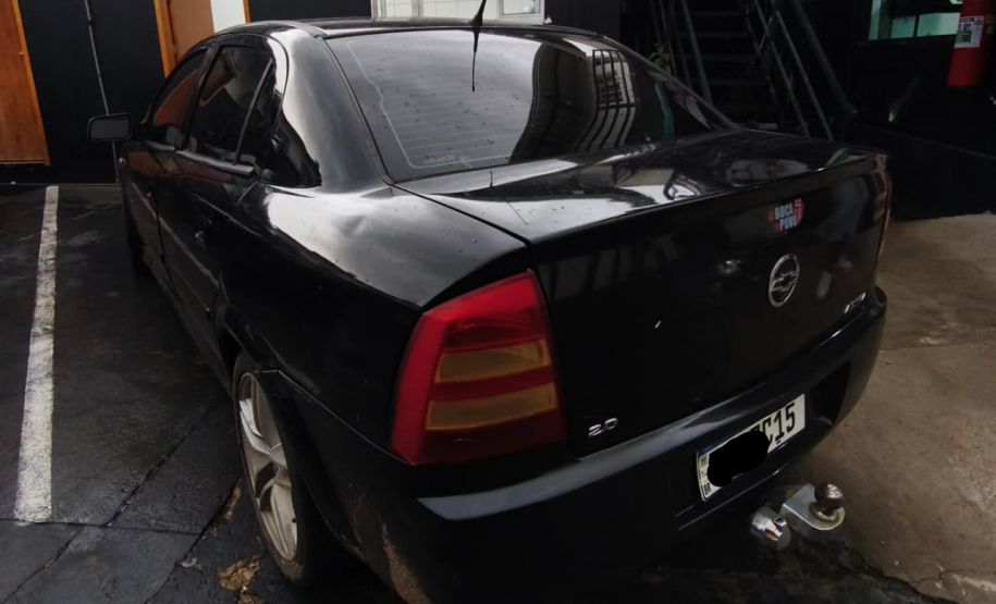 PMPR prende suspeito por tráfico de drogas, porte ilegal de arma e direção perigosa em Jacarezinho