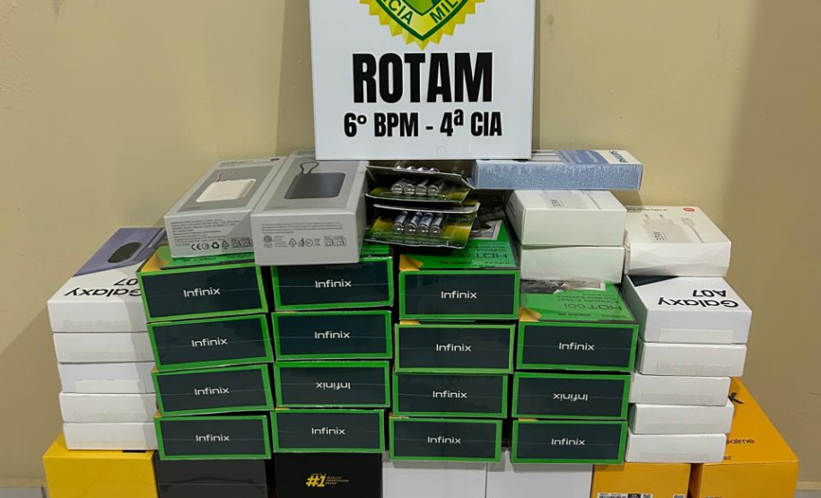 PMPR apreende 55 celulares e 25 quilos de maconha em fiscalizações na rodoviária de Santa Tereza do Oeste