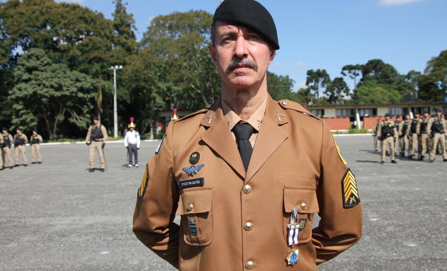 PMPR homenageia Tiradentes e entrega medalhas a autoridades e policiais do Estado