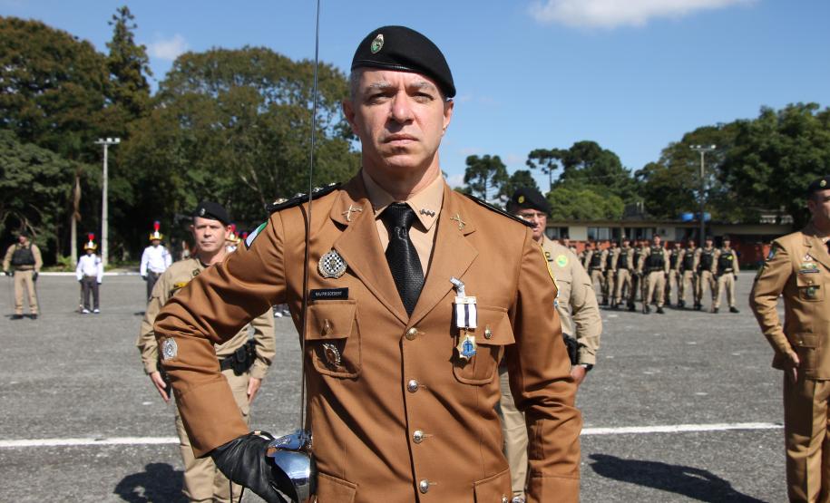 PMPR homenageia Tiradentes e entrega medalhas a autoridades e policiais do Estado