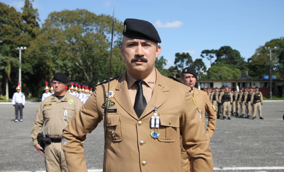 PMPR homenageia Tiradentes e entrega medalhas a autoridades e policiais do Estado