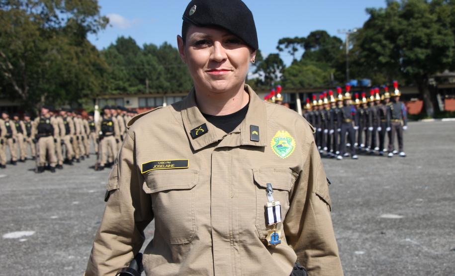 PMPR homenageia Tiradentes e entrega medalhas a autoridades e policiais do Estado