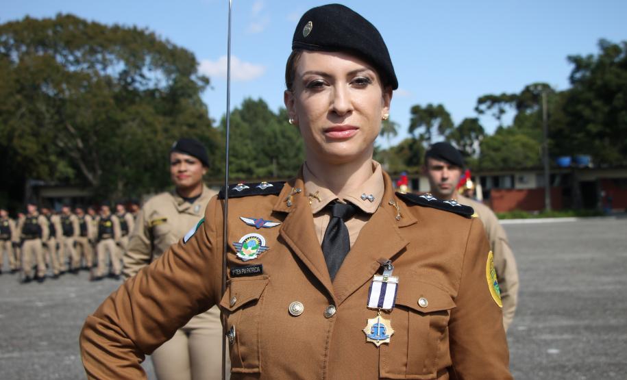 PMPR homenageia Tiradentes e entrega medalhas a autoridades e policiais do Estado