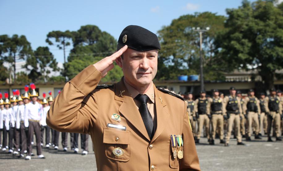 PMPR homenageia Tiradentes e entrega medalhas a autoridades e policiais do Estado