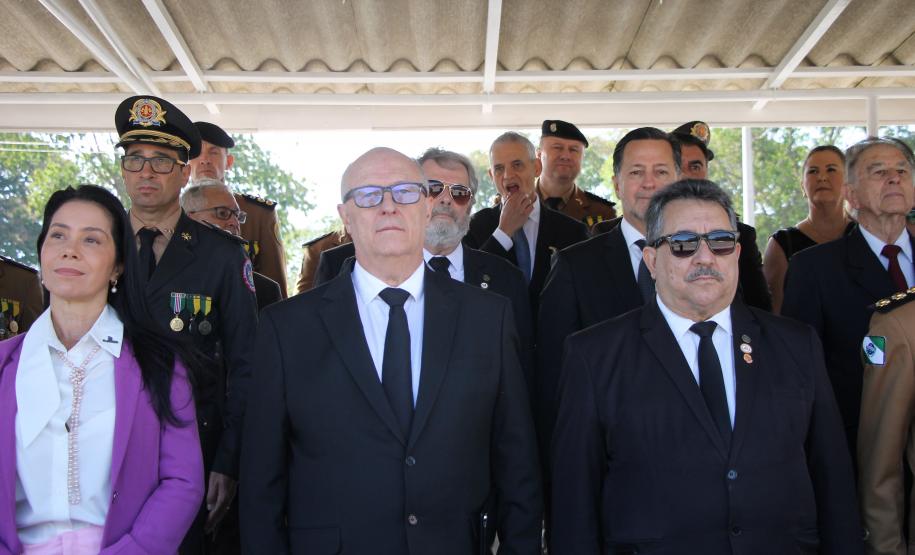 PMPR homenageia Tiradentes e entrega medalhas a autoridades e policiais do Estado