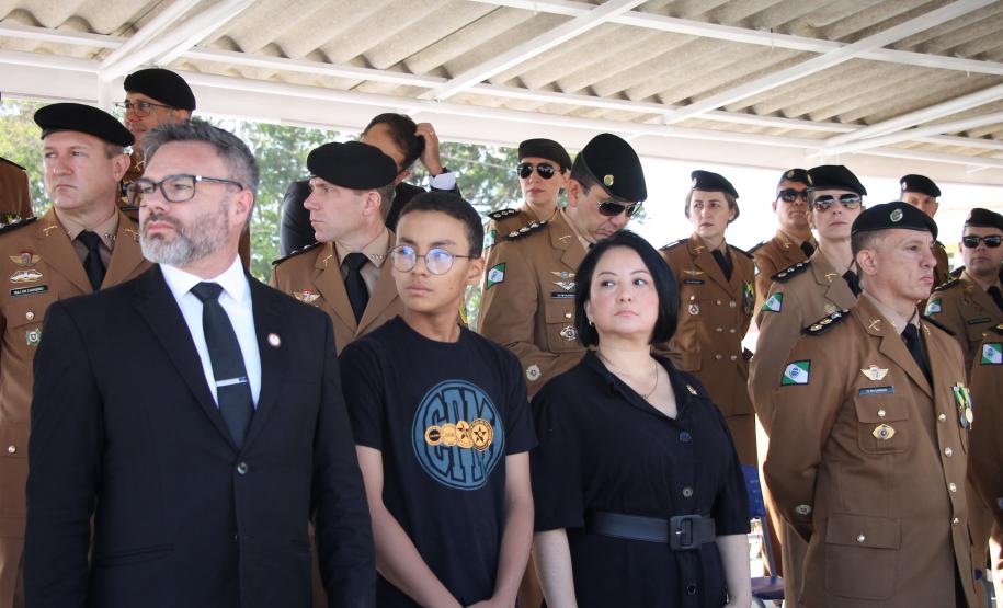 PMPR homenageia Tiradentes e entrega medalhas a autoridades e policiais do Estado