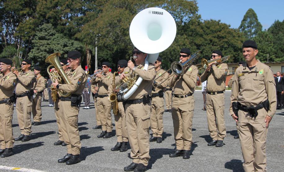 PMPR homenageia Tiradentes e entrega medalhas a autoridades e policiais do Estado
