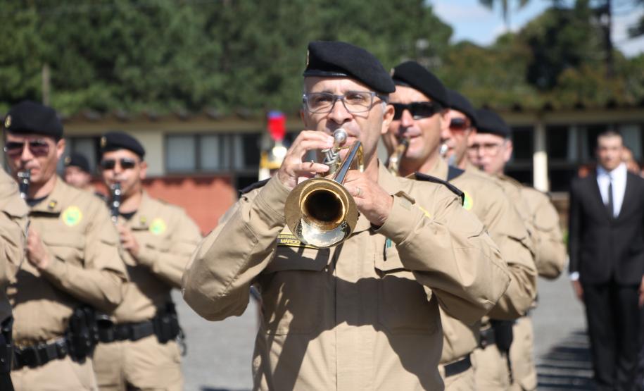 PMPR homenageia Tiradentes e entrega medalhas a autoridades e policiais do Estado