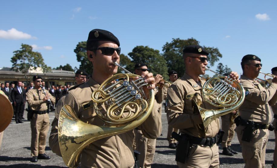 PMPR homenageia Tiradentes e entrega medalhas a autoridades e policiais do Estado