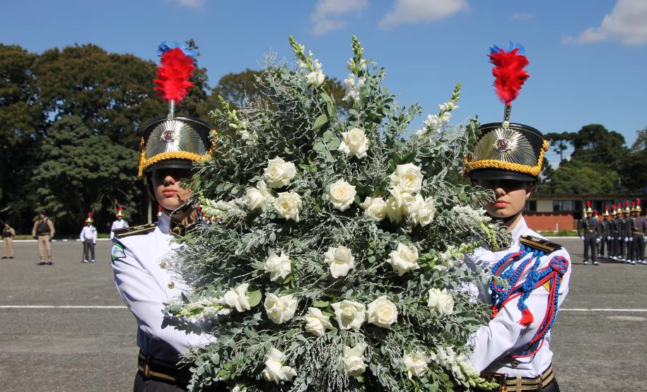 PMPR homenageia Tiradentes e entrega medalhas a autoridades e policiais do Estado