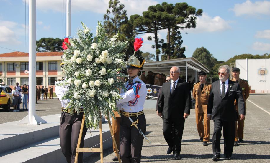 PMPR homenageia Tiradentes e entrega medalhas a autoridades e policiais do Estado