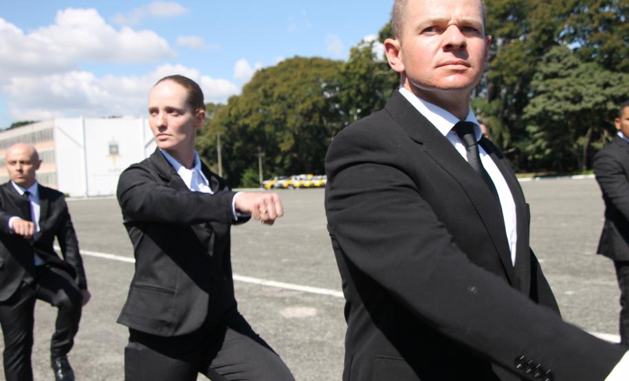 PMPR homenageia Tiradentes e entrega medalhas a autoridades e policiais do Estado