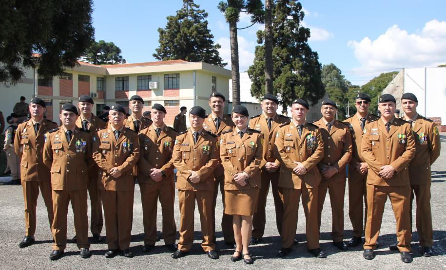 PMPR homenageia Tiradentes e entrega medalhas a autoridades e policiais do Estado