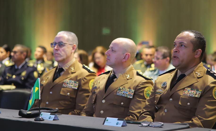 O evento reúne mais de 100 delegações, representando 23 países e 23 estados brasileiros