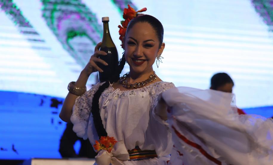 O evento reúne mais de 100 delegações, representando 23 países e 23 estados brasileiros