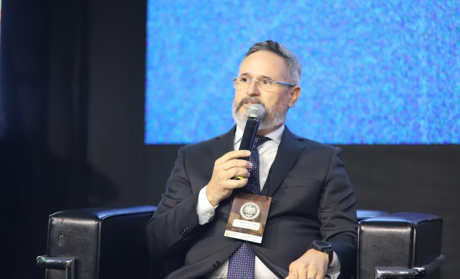 O evento reúne mais de 100 delegações, representando 23 países e 23 estados brasileiros