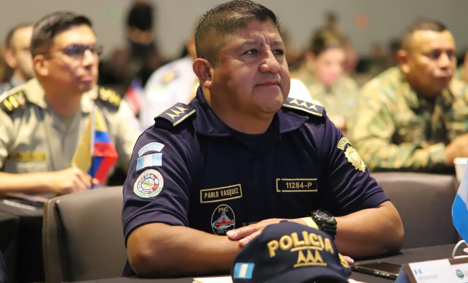 Ao longo do dia, o simpósio reforçou seu caráter internacional, promovendo a troca de experiências entre profissionais de diferentes países