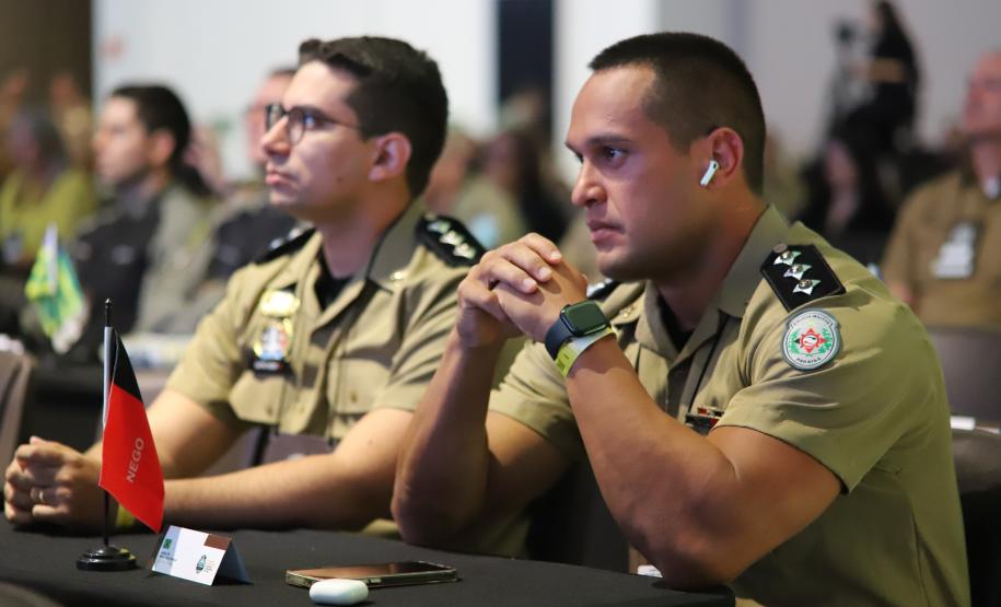 Ao longo do dia, o simpósio reforçou seu caráter internacional, promovendo a troca de experiências entre profissionais de diferentes países