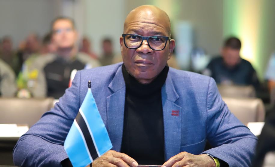 Ao longo do dia, o simpósio reforçou seu caráter internacional, promovendo a troca de experiências entre profissionais de diferentes países