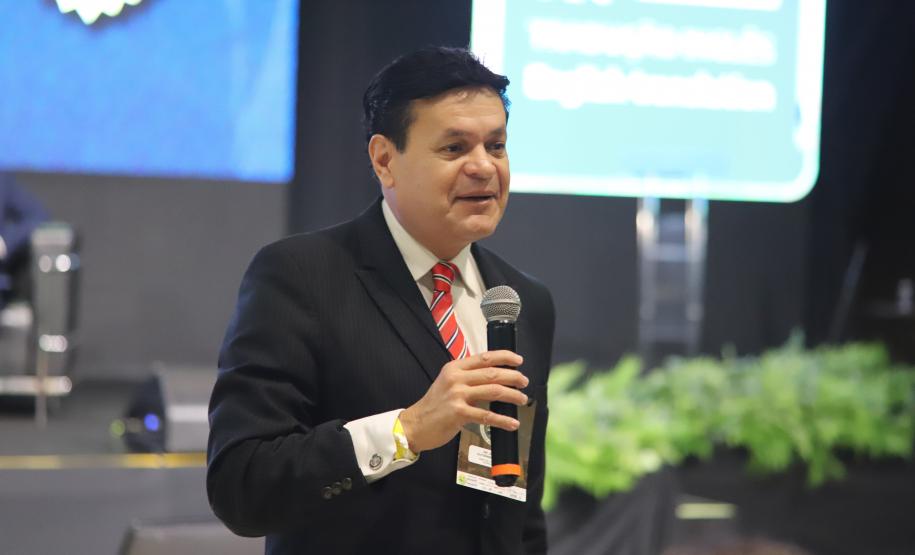 Ao longo do dia, o simpósio reforçou seu caráter internacional, promovendo a troca de experiências entre profissionais de diferentes países