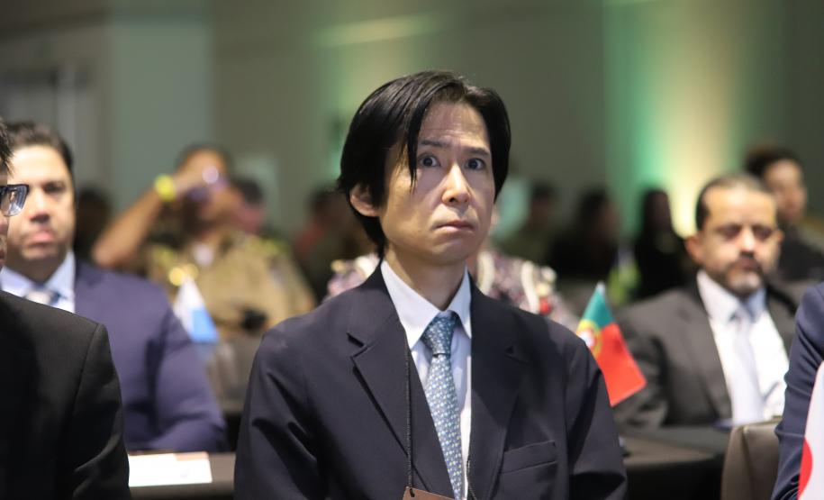 Ao longo do dia, o simpósio reforçou seu caráter internacional, promovendo a troca de experiências entre profissionais de diferentes países