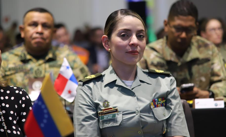 Ao longo do dia, o simpósio reforçou seu caráter internacional, promovendo a troca de experiências entre profissionais de diferentes países