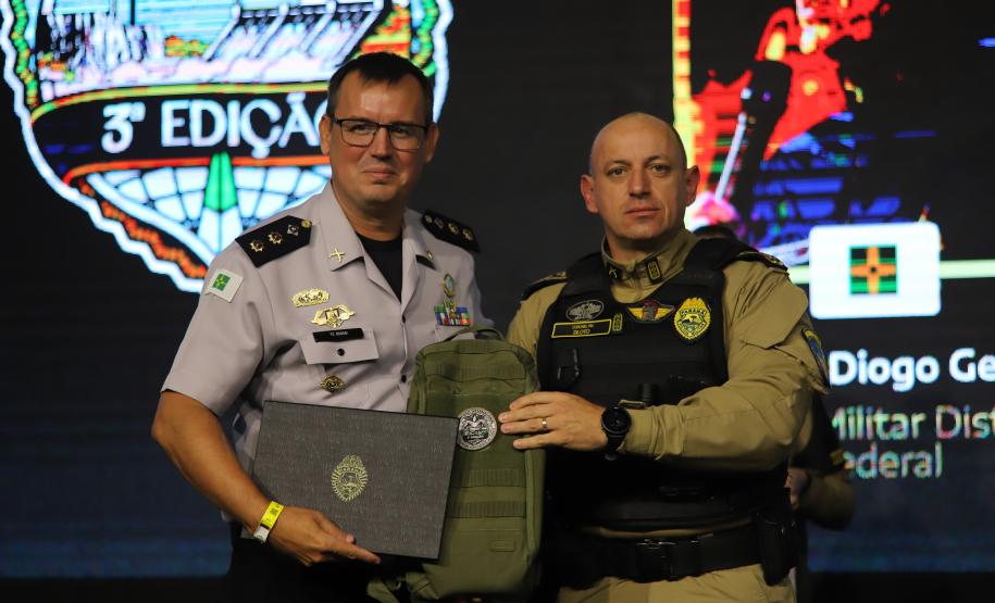 Ao longo do dia, o simpósio reforçou seu caráter internacional, promovendo a troca de experiências entre profissionais de diferentes países