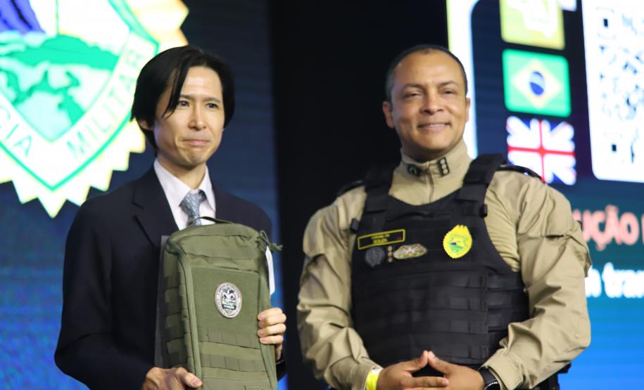 Ao longo do dia, o simpósio reforçou seu caráter internacional, promovendo a troca de experiências entre profissionais de diferentes países