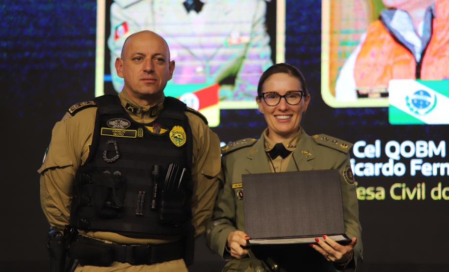 Ao longo do dia, o simpósio reforçou seu caráter internacional, promovendo a troca de experiências entre profissionais de diferentes países