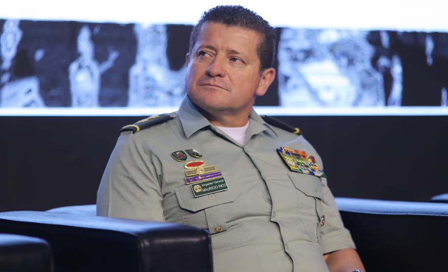 Ao longo do dia, o simpósio reforçou seu caráter internacional, promovendo a troca de experiências entre profissionais de diferentes países