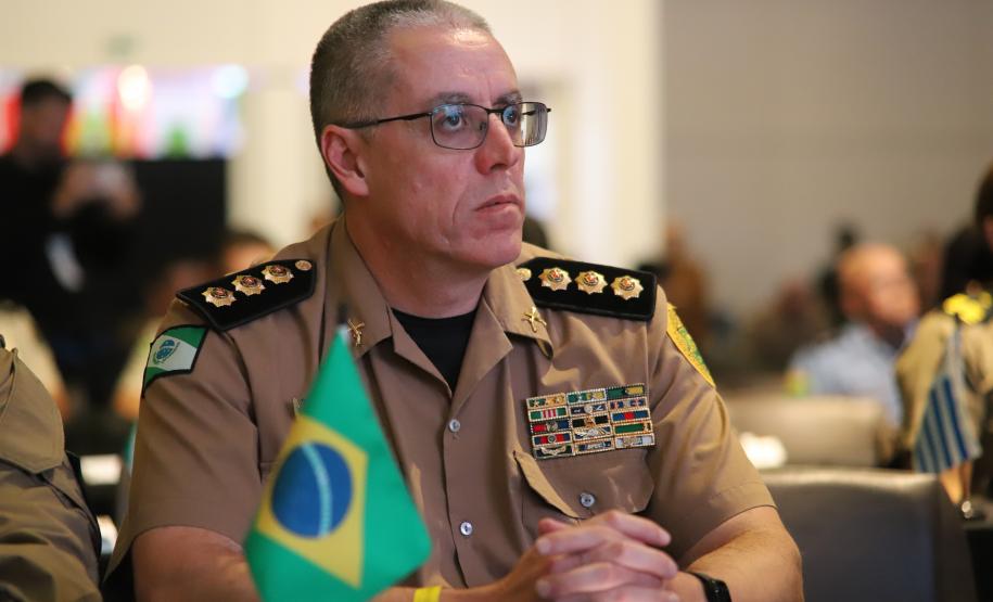 Ao longo do dia, o simpósio reforçou seu caráter internacional, promovendo a troca de experiências entre profissionais de diferentes países