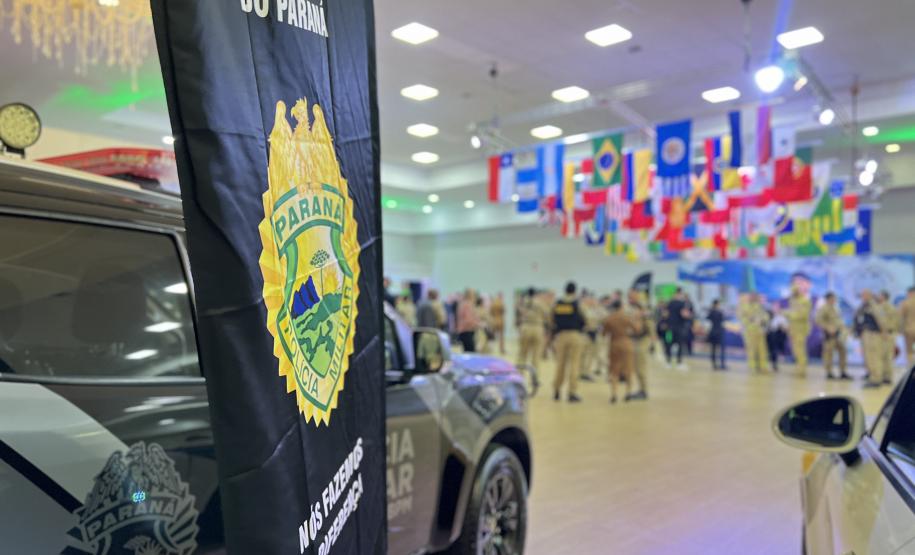 O evento reúne mais de 100 delegações, representando 23 países e 23 estados brasileiros