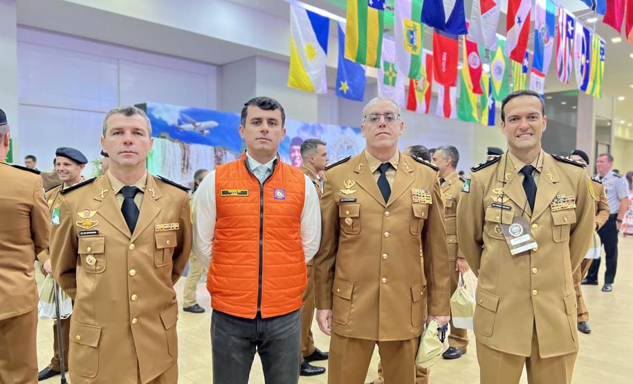 O evento reúne mais de 100 delegações, representando 23 países e 23 estados brasileiros