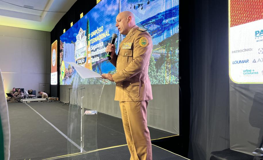 O evento reúne mais de 100 delegações, representando 23 países e 23 estados brasileiros