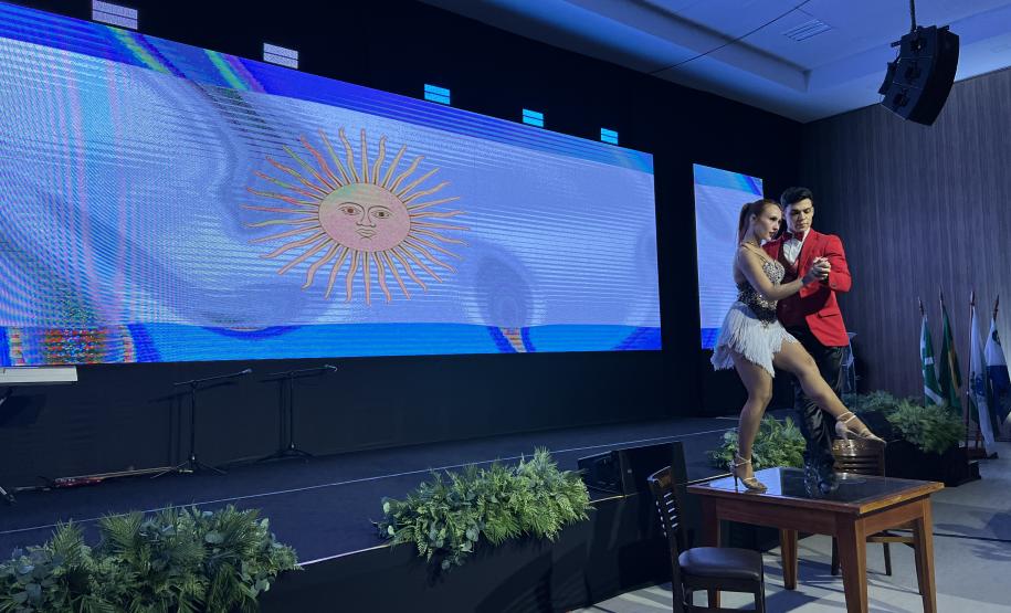 O evento reúne mais de 100 delegações, representando 23 países e 23 estados brasileiros