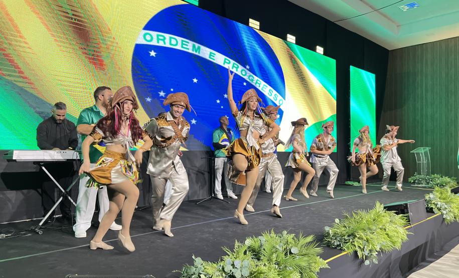 O evento reúne mais de 100 delegações, representando 23 países e 23 estados brasileiros