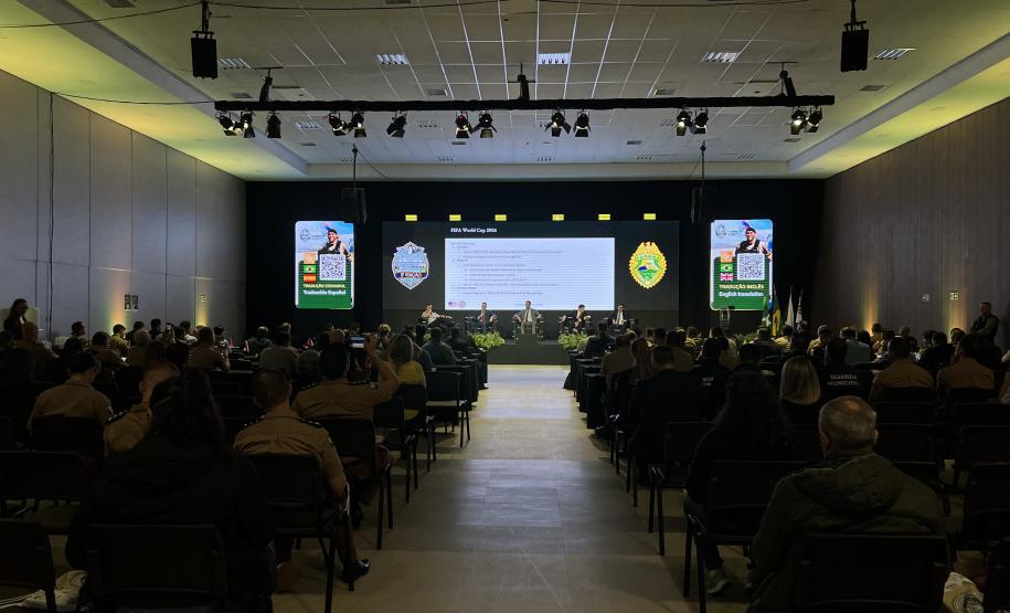 Ao longo do dia, o simpósio reforçou seu caráter internacional, promovendo a troca de experiências entre profissionais de diferentes países