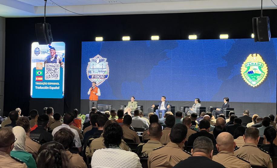 Ao longo do dia, o simpósio reforçou seu caráter internacional, promovendo a troca de experiências entre profissionais de diferentes países